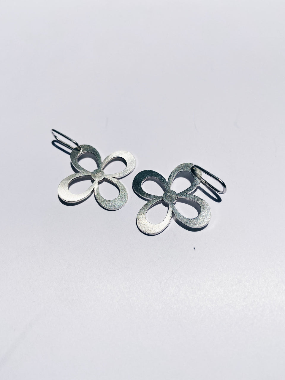 Four-leafed flower pendant /thin/