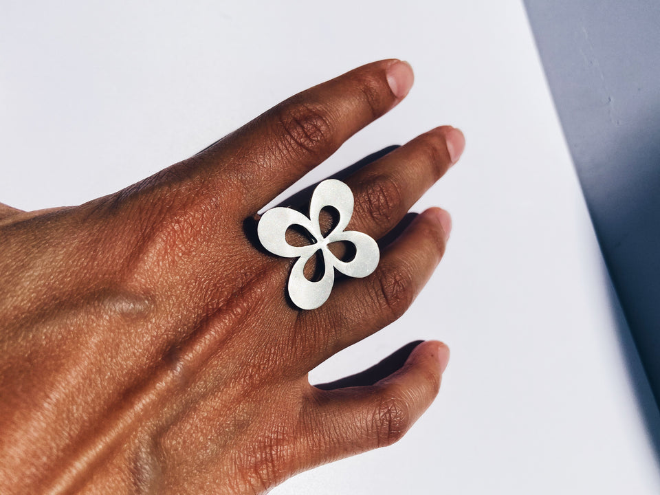 Four-leafed flower ring /thick/