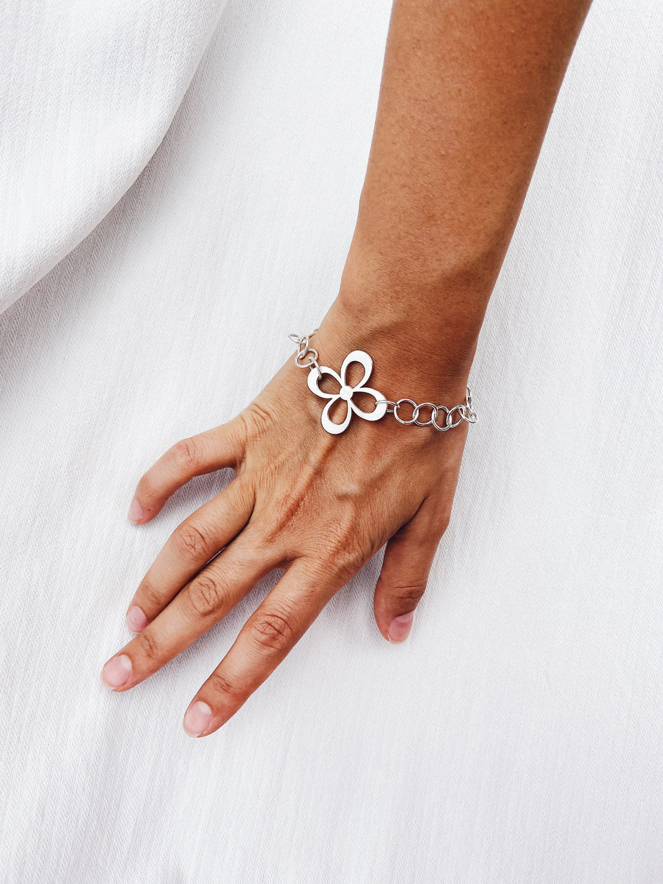 Four-leafed flower bracelet /thin/