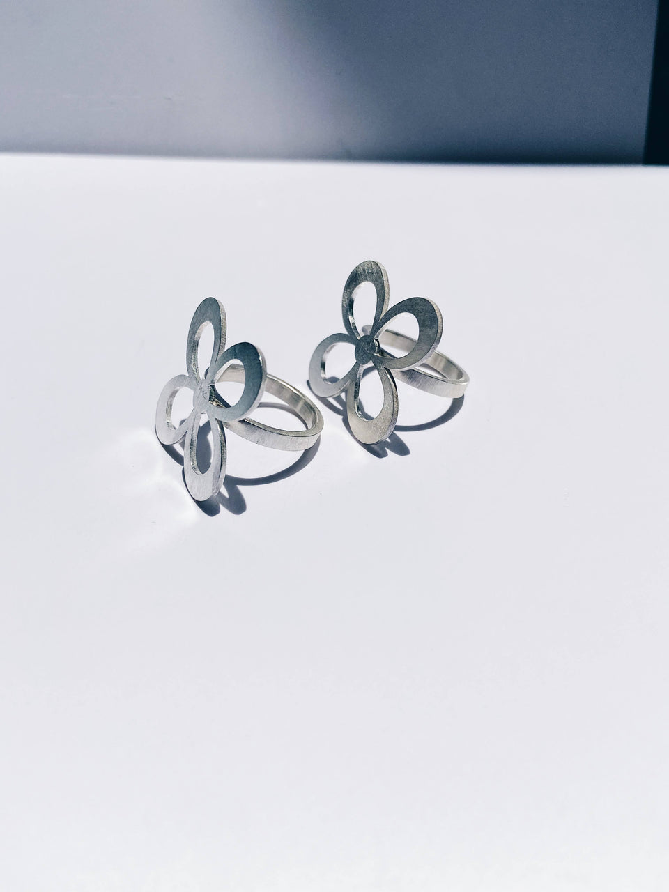 Four-leafed flower ring /thin/