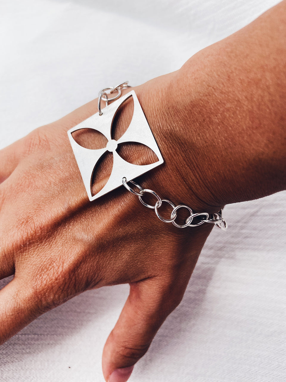 Square flower four-leafed bracelet