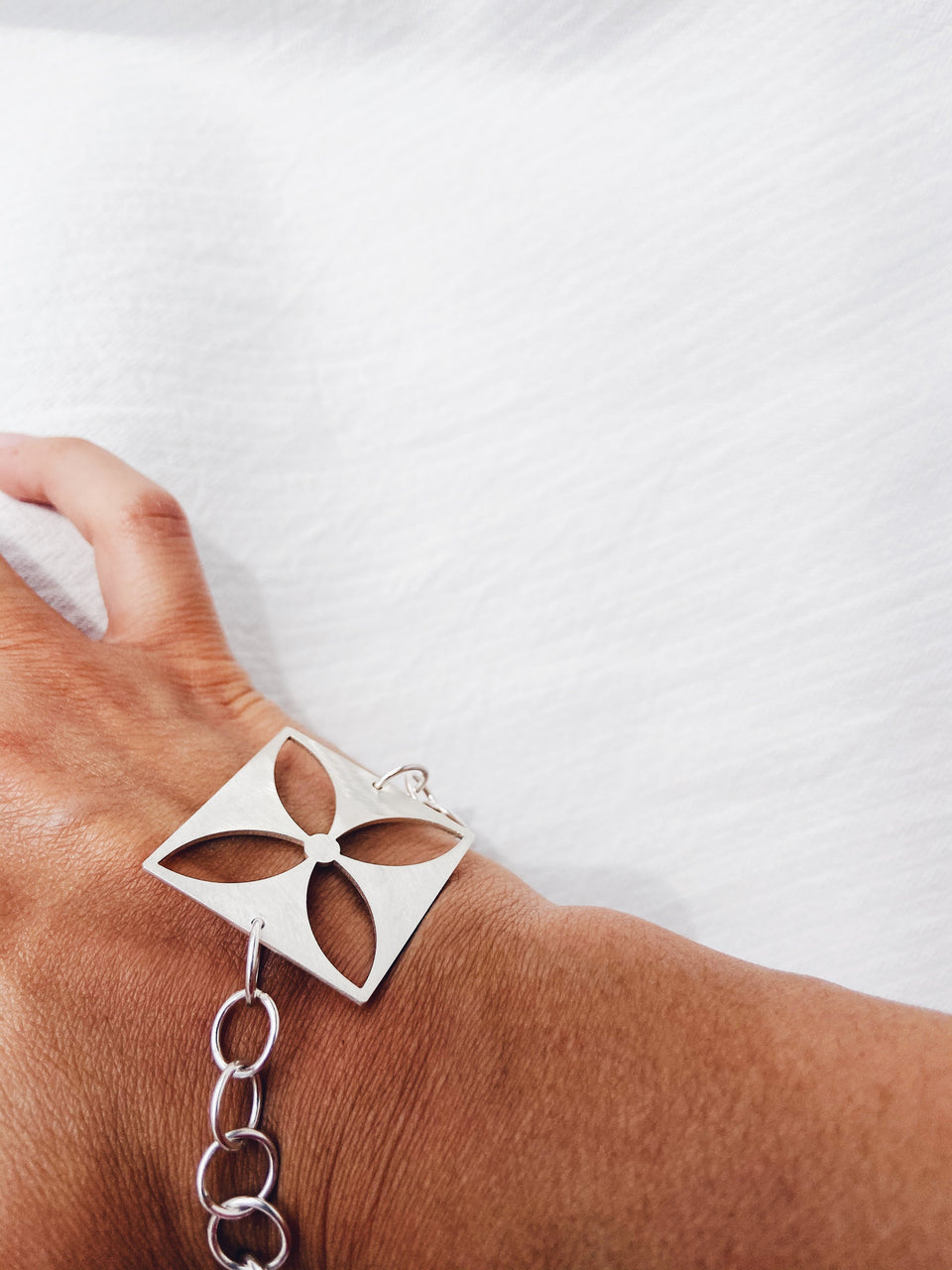 Square flower four-leafed bracelet