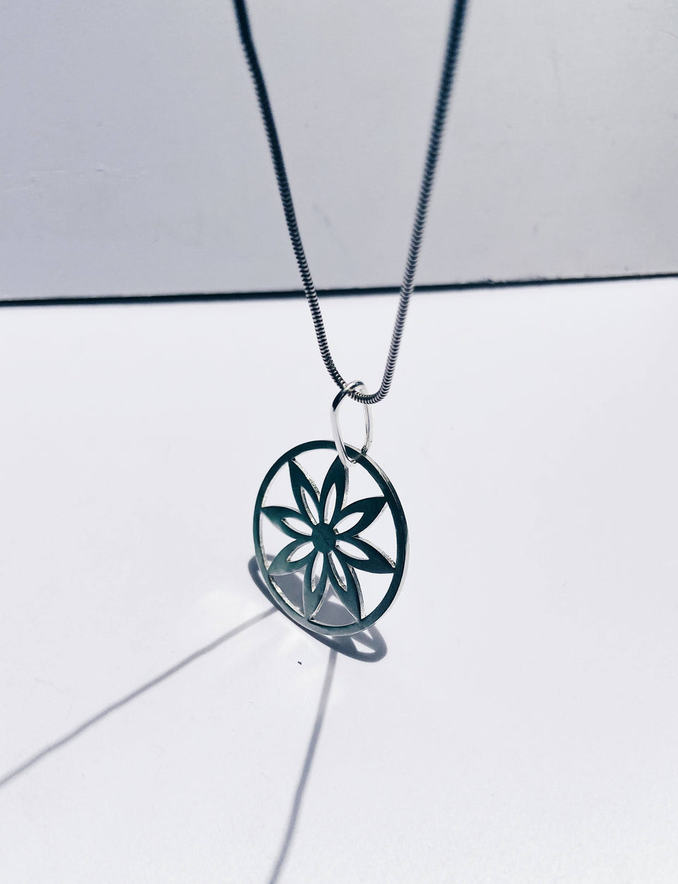 Round framed flower pendant